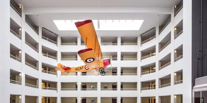  Holiday Inn Montreal-Longueuil